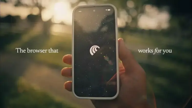 Tampilan interface aplikasi AI Comet di smartphone Android, siap menerima perintah atau prompt dari pengguna.