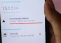 Tampilan layar smartphone yang menunjukkan "Penyimpanan Internal" sudah terpakai 15,52 GB dari total 16,00 GB.