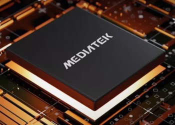 Ilustrasi chip prosesor MediaTek dengan logo berwarna putih di atas sirkuit digital berwarna oranye dan emas yang bersinar, melambangkan teknologi dan kecepatan.