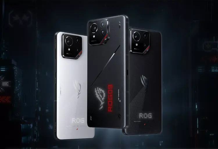 Tiga unit smartphone gaming ROG Phone 10 Pro, satu berwarna putih dan dua berwarna hitam, ditampilkan dari sisi belakang.