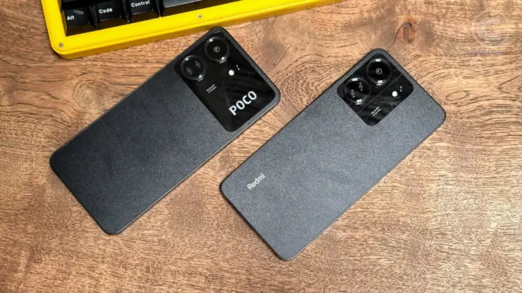 Tiga model smartphone yang berbeda, melambangkan merek Xiaomi, Redmi, dan POCO, ditampilkan berdampingan.