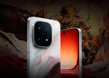 Render HP flagship iQOO 15, yang kini mendapat jaminan update iQOO 15 selama 7 tahun dan 5x update Android, menyaingi Google Pixel.