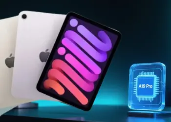 Tiga unit iPad mini 8 dalam warna silver, space gray, dan starlight melayang di depan grafis chipset A19 Pro, mengilustrasikan upgrade layar OLED dan performa.