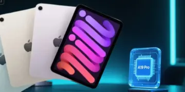 Tiga unit iPad mini 8 dalam warna silver, space gray, dan starlight melayang di depan grafis chipset A19 Pro, mengilustrasikan upgrade layar OLED dan performa.