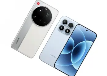 Render desain Xiaomi 17 Ultra dengan modul kamera bulat besar Leica bersanding dengan Xiaomi 17 reguler yang dikabarkan akan rilis global.