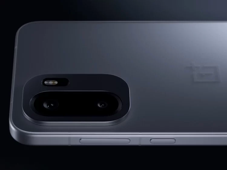 Render bocoran OnePlus Turbo, HP flagship terjangkau baru yang dikabarkan membawa Snapdragon 8 Gen 5 dan baterai 8.000mAh.