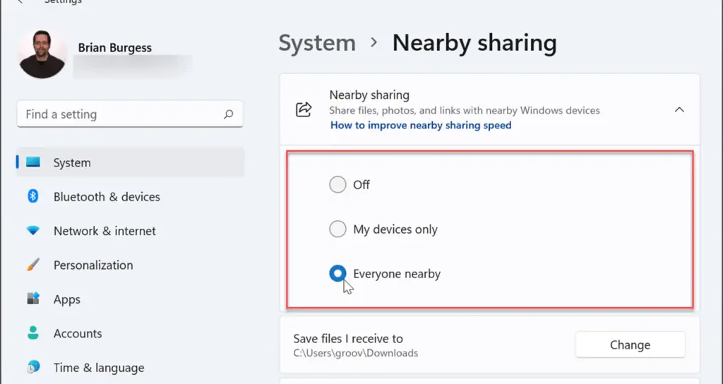Tampilan menu System Nearby Sharing di Windows 11 yang menampilkan opsi Everyone nearby untuk transfer file nirkabel mirip AirDrop.