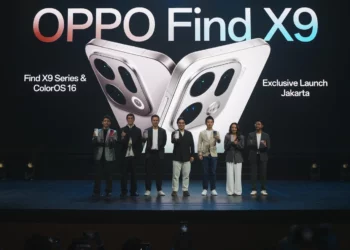 Foto panggung acara peluncuran resmi OPPO Find X9 Series di Jakarta, menampilkan jajaran eksekutif memegang smartphone terbaru dengan latar belakang layar besar.