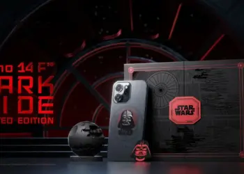 Paket lengkap Oppo Reno14 F Star Wars "Dark Side" Limited Edition, menampilkan HP dengan desain Darth Vader, phone stand mini Death Star, dan collector box.
