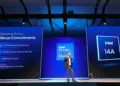 Presentasi keynote Intel Foundry yang memperkenalkan node proses Intel 14A sebagai strategi utama untuk menarik pelanggan eksternal dan ambisi menjadi raja chip dunia.