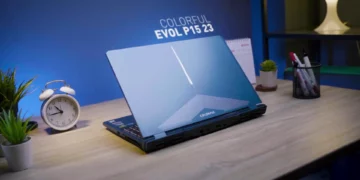 Laptop gaming Colorful Evol P15 23 di atas meja, menjadi fokus utama untuk artikel review deal terbaik 2025.