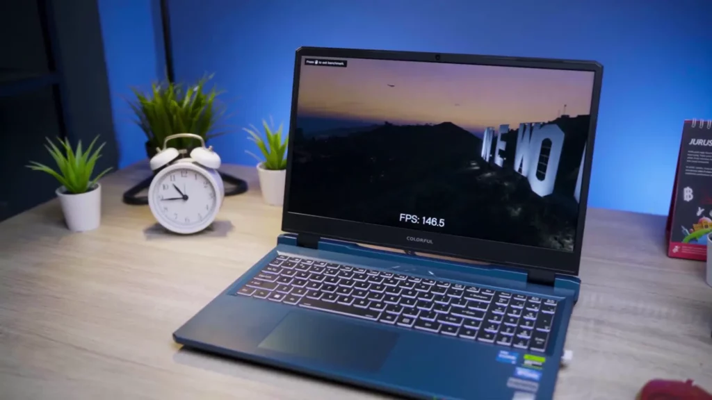 Tes gaming di laptop Colorful Evol P15, menampilkan layar QHD 165Hz yang mulus dengan counter FPS tinggi di 146.5.