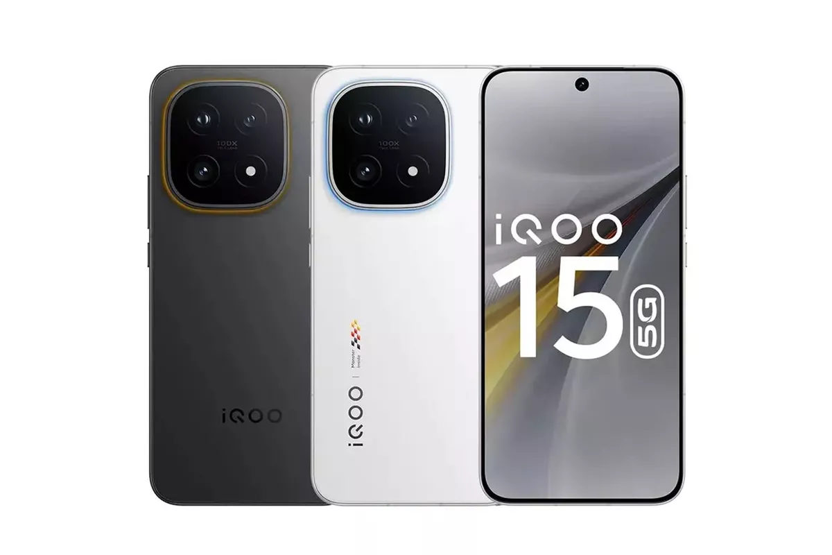 3 unit smartphone iQOO 15 (hitam dan putih) yang menampilkan desain premium dengan modul kamera besar dan layar penuh.