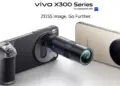 Poster resmi vivo X300 Series menampilkan fitur lensa telephoto eksternal dan tagline ZEISS Image Go Further.