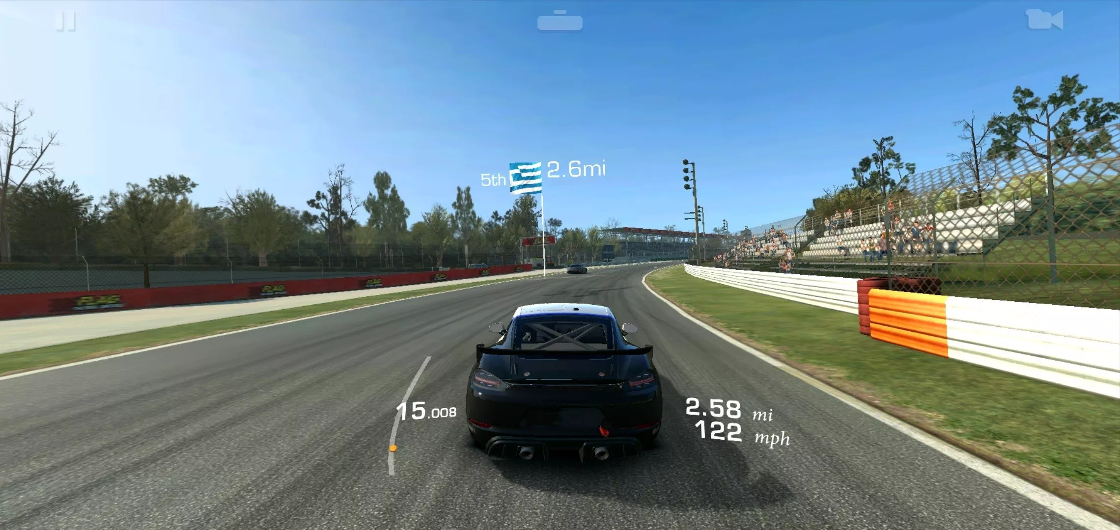 Pengalaman balap autentik dan kontrol gameplay Real Racing 3 yang sangat dicintai oleh komunitas gamer mobile.