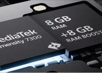 Smartphone dengan tampilan grafis berkualitas tinggi atau game yang detail, menyiratkan kemampuan GPU chipset setara Dimensity 7300.