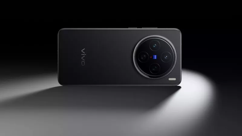 Tampilan bodi belakang vivo X300 Series warna hitam dengan modul kamera ZEISS bulat yang ikonik.