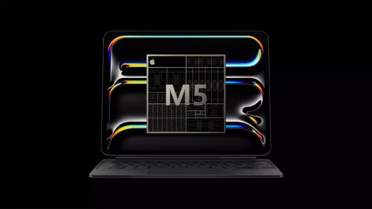 Tampilan detail arsitektur internal chip Apple M5 di atas perangkat tablet yang terhubung dengan Magic Keyboard.