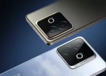 Ilustrasi desain smartphone lipat (clamshell) dalam dua tone warna merah dan putih dengan layar eksternal yang besar.