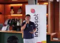 Menara BTS Indosat di area perkotaan yang telah ditingkatkan kapasitasnya untuk menyambut lonjakan trafik data Nataru 2026.