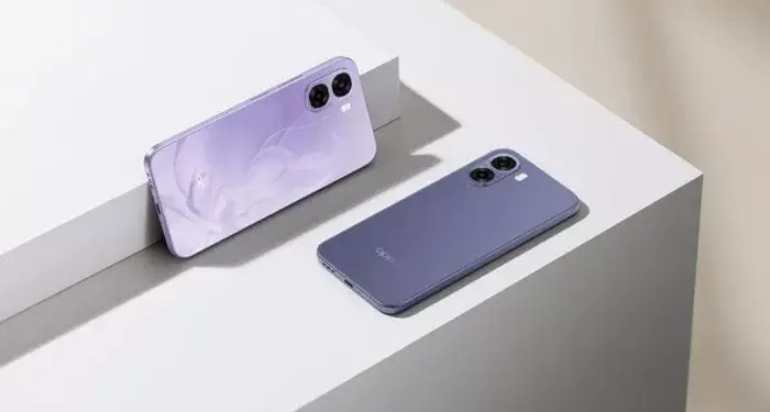 Dua unit smartphone Oppo dalam warna ungu (dengan pola floral) dan ungu polos, menyimbolkan varian 5G dan 4G.