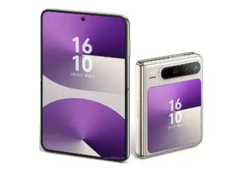 Perbandingan tampilan Huawei Pura X2 dalam kondisi terbuka (layar penuh) dan terlipat (layar cover), menonjolkan warna ungu dan emas.