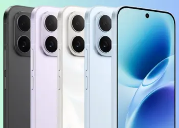 Smartphone Vivo V70 Elite warna biru dengan layar punch-hole yang jernih berlatar belakang pemandangan kota malam hari.