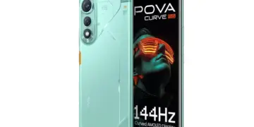 Seseorang memegang smartphone yang merepresentasikan desain elegan bodi belakang Tecno Pova Curve 2 5G berwarna gelap.