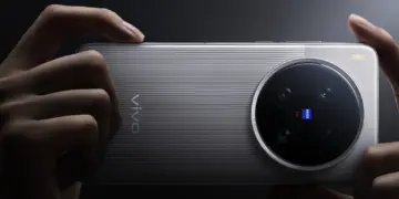 Bocoran vivo X300 Ultra menampilkan desain modul kamera Zeiss besar pada bagian belakang smartphone.