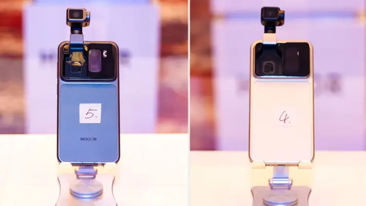 Tampilan prototipe Honor Robot Phone yang menampilkan modul kamera dengan lengan robotik mekanis yang sedang memanjang ke atas untuk mengambil sudut foto otomatis.