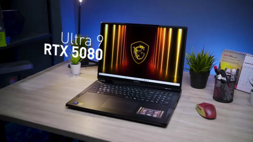 Laptop MSI Raider 18 HX AI berukuran 18 inci yang diset-up di meja kerja, mendefinisikan konsep desktop replacement dengan port Thunderbolt 5.