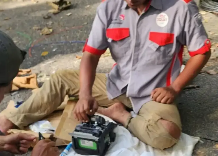 Infografis yang menampilkan 7 titik lokasi posko WiFi gratis Telkom Sumatra yang tersebar di Aceh, Sumut, dan Sumbar untuk akses internet darurat pasca bencana.