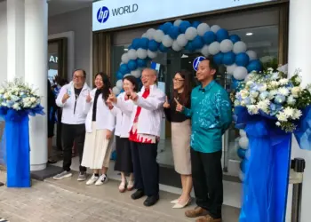 Perangkat Samsung Galaxy A57 5G pendukung akses materi digital di Exclusive Leadership Summit 2026.