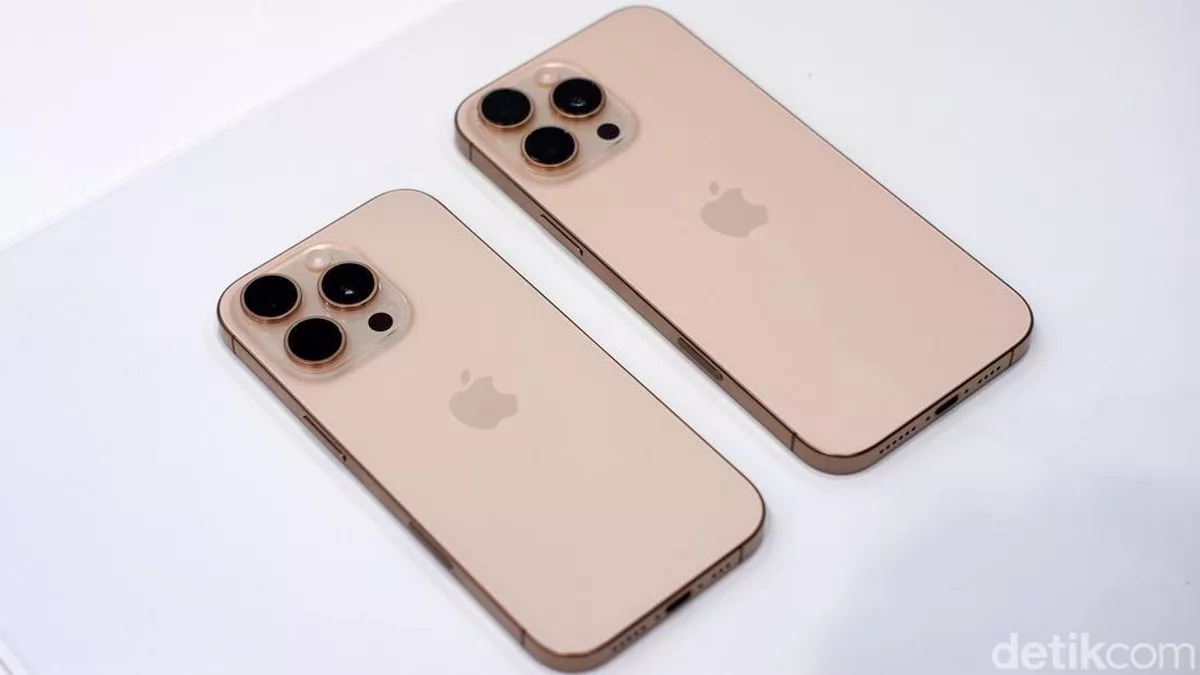 Bocoran desain iPhone 18 Pro Max varian warna emas dengan modul kamera belakang yang lebih besar.