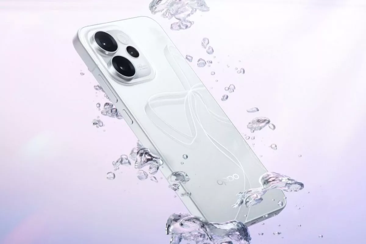 Smartphone OPPO Reno15 Pro warna putih melayang di dalam air dengan efek gelembung, menunjukkan fitur tahan air IP69.