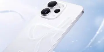 Detail dekat modul kamera OPPO Reno 15 Pro Mini dengan tulisan Reno AI Camera.