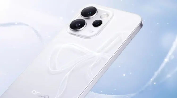 Detail dekat modul kamera OPPO Reno 15 Pro Mini dengan tulisan Reno AI Camera.