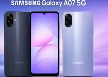 Jajaran varian warna Samsung Galaxy A07 5G, hitam dan ungu, dengan teks nama produk di atasnya.