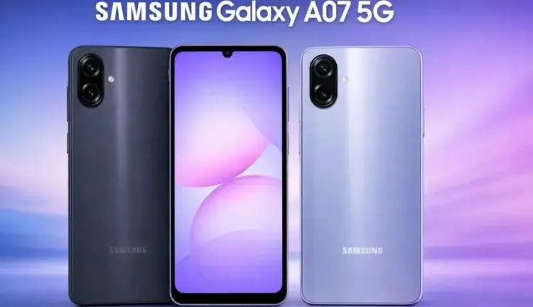 Jajaran varian warna Samsung Galaxy A07 5G, hitam dan ungu, dengan teks nama produk di atasnya.