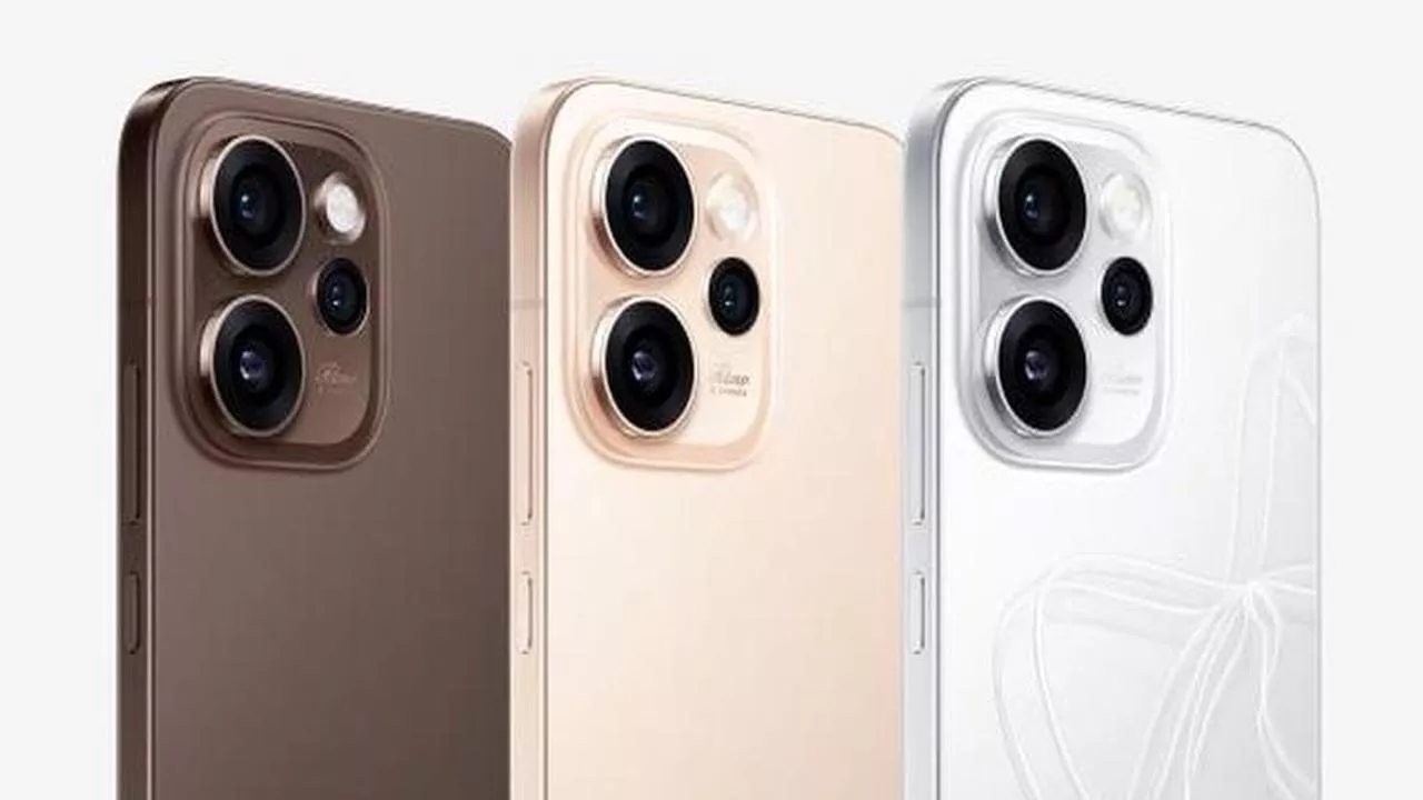 Perbandingan tiga pilihan warna OPPO Reno15 Series: Dusk Brown, Aura Gold, dan Aurora White yang menunjukkan detail modul kamera.