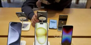 Berbagai pilihan model smartphone Apple bagi pengguna yang baru beli iPhone baru.