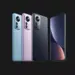 Tampilan desain belakang dan layar depan tiga unit smartphone Xiaomi 12 series dalam berbagai varian warna.
