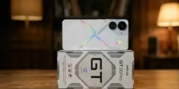 Bocoran kotak penjualan resmi Infinix GT 50 Pro dengan desain bodi belakang futuristik.