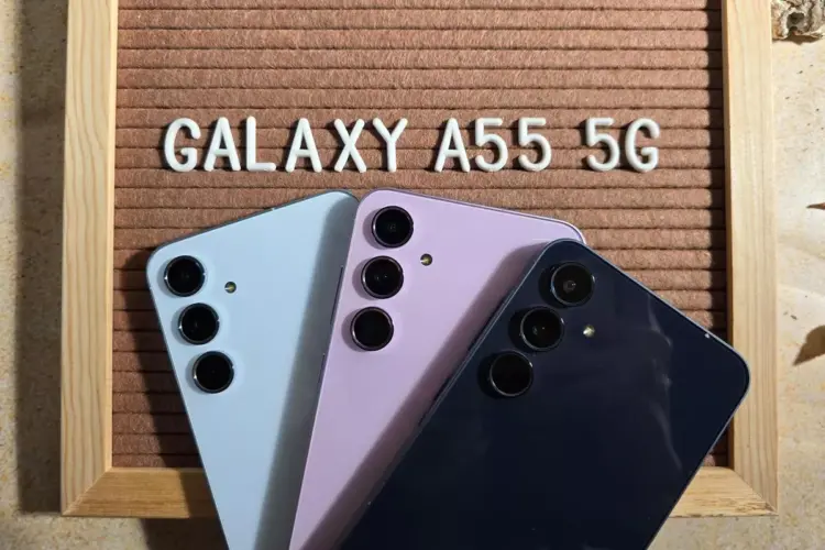 Tiga pilihan warna Samsung Galaxy A55 5G yang mengalami penurunan harga di awal 2026.