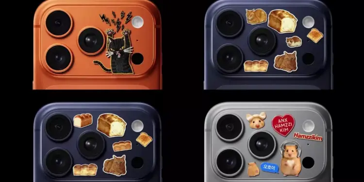 Kumpulan desain stiker kreatif yang ditempelkan di sekitar modul kamera iPhone 17 Pro.