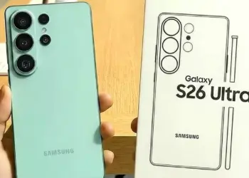 Penampakan bodi belakang Galaxy S26 Ultra warna hijau mint bersanding dengan kotak penjualan resminya.