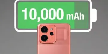 Ilustrasi kapasitas baterai Realme P4 Power sebesar 10.000mAh dengan latar belakang smartphone berwarna pink kemerahan.