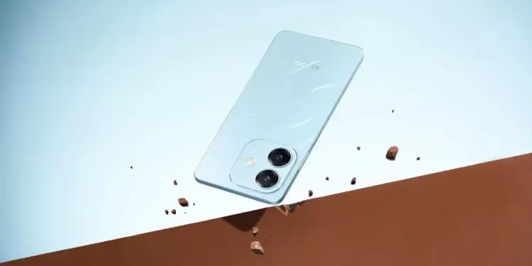 Smartphone dengan bodi kuat yang tahan terhadap guncangan dan benturan keras.