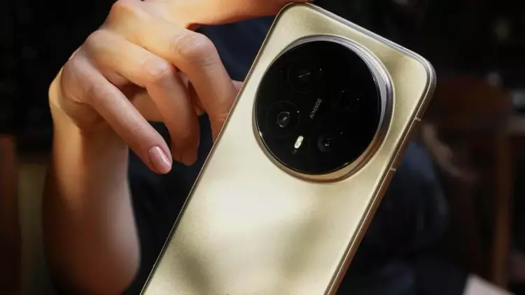 Detail modul kamera belakang Honor Magic 8 Pro Air yang mengusung sensor utama 200MP.