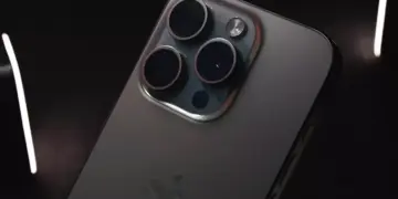 Komponen sensor kamera CMOS 200MP buatan Samsung yang dikabarkan sedang dalam tahap evaluasi material oleh tim teknis Apple.